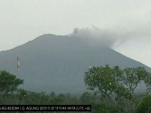 Gunung Agung Erupsi, Singapura Imbau Warganya Siap Tinggalkan Bali