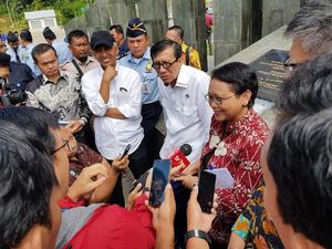 Menlu-Menkum Kunjungi Entikong, Pastikan Perlindungan di Perbatasan