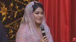 So Sweet! Saat Kahiyang dan Bobby Suap-suapan di Acara Adat