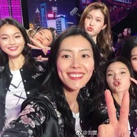 Ini wefie enam model China pasca fashion show Victorias Secret 2017. Foto: Instagram Wang Yi