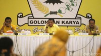 Rapat Pleno dilaksanakan di kantor DPP Golkar, Jalan Anggrek Neli, Jakarta Barat, Selasa (21/11/2017), pukul 14.30 WIB. Pleno dipimpin oleh Ketua Harian Golkar Nurdin Halid.