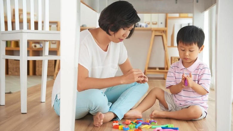 Ilustrasi ibu dan anak main bersama/ Foto: Thinkstock Ilustrasi ibu dan anak main bersama/ Foto: Thinkstock