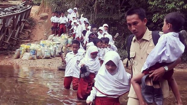 Bikin Prihatin! SD di Kampar Berlantai Tanah dan Beratap SengFoto: chaidir tanjung