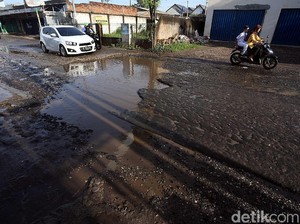 Jalan Nasional Jalur Selatan Banten Banyak yang Rusak