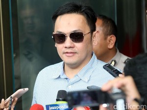 Ribut dengan Vicky Prasetyo, Farhat Abbas Lapor Polisi