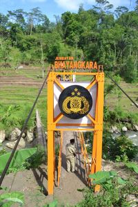 Puluhan Tahun Reyot, Jembatan di Cianjur Ini Dibangun Polisi