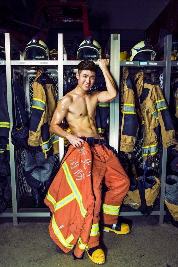 Mereka adalah pemadam kebakaran Taipei. Benar-benar seorang pemadam kebakaran! (Fire Department of New Taipei City)