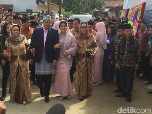 Cantiknya Kahiyang Saat Kenakan Kebaya Pink