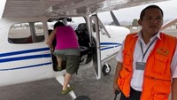 Untuk bisa melihat garis-garis misterius ini, traveler bisa memesan paket tur naik pesawat keliling Gurun Nazca. Selama 35 menit, traveler akan diajak melihat 12 ikon Garis Nazca. Biaya tur ini sebesar US$ 102 per orang (setara Rp 1,3 Juta) (Getty Images)