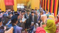 Horas! Horas! Horas! demikian teriak para tetua adat dan para tamu undangan di lokasi saat Kahiyang disahkan menjadi boru Siregar.