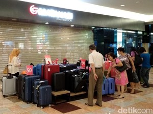 Matahari Tutup Gerai Meski Mal Taman Anggrek Ramai Pengunjung