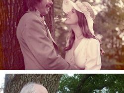 Potret Para Pasangan Setia Pose Ulang Seperti di Masa Silam