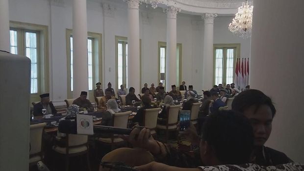 Mereka melakukan pertemuan tertutup.