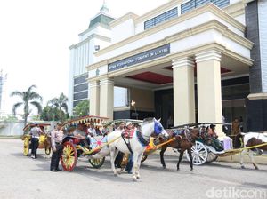 Konvoi Delman Dihadirkan dalam Gladi Kirab Resepsi Kahiyang-Bobby
