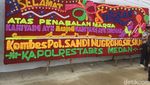 Karangan Bunga dan Tamu VIP di Pemberian Marga Kahiyang Siregar