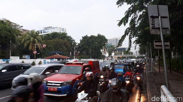 Lalin di Jl Medan Merdeka Timur mulai padat