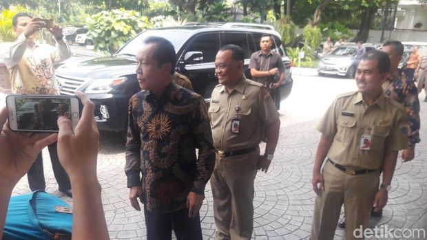 Ke Balai Kota, Sutiyoso Gelar Pertemuan Tertutup dengan Anies-Sandi