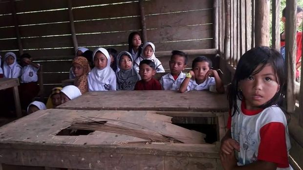 Bikin Prihatin! SD di Kampar Berlantai Tanah dan Beratap SengFoto: chaidir tanjung