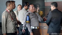 Sebelumnya, Dirlantas Polda Metro Jaya Kombes Halim Pagarra mengaku telah mengirim surat ke KPK. Dia bermaksud meminta izin KPK untuk memeriksa Novanto karena telah berstatus sebagai tahanan KPK.