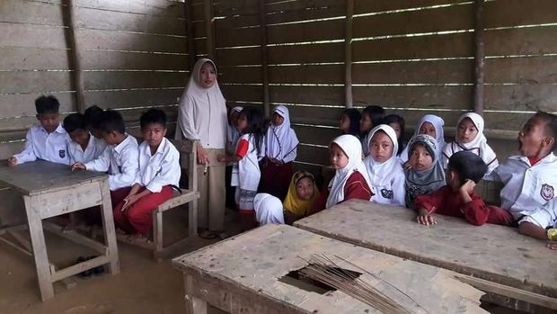 Bikin Prihatin! SD di Kampar Berlantai Tanah dan Beratap SengFoto: chaidir tanjung