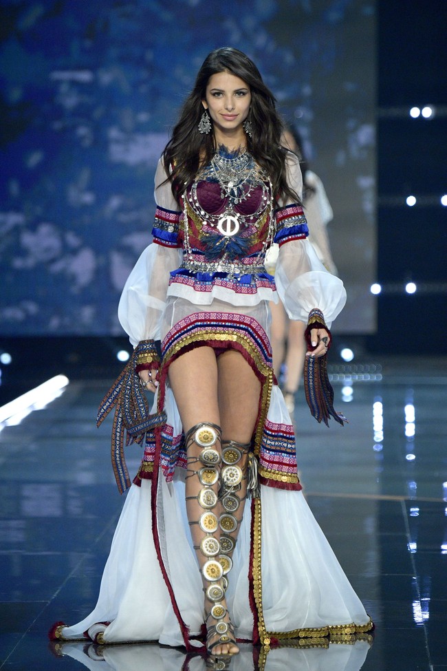 Bruna Lirio di Fashion Show Victoria’s Secret 2017, Shanghai, China, Senin (20/11/2017) malam. Foto: Matt Winkelmeyer/Getty Images for Victorias Secret