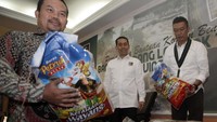 Bantuan yang diberikan berupa 100 dus mie instan, 1 ton beras dan 100 selimut. Pool/KAHMI.