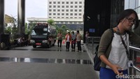 Setya Novanto dibawa ke Gedung Merah Putih menggunakan mobil tahanan. Foto: Nur Indah Fatmawati/detikcom
