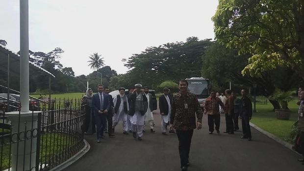 Delegasi Majelis Tinggi Perdamaian Afganistan disambut Presiden Jokowi di Istana Bogor.