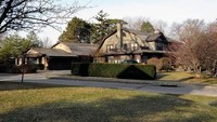 Warren Buffet, orang terkaya ke-3 AS, membeli rumah ini lebih dari 30 tahun lalu. Sejak itu ia tidak pernah pindah ke mana-mana lagi. Dok Forbes.