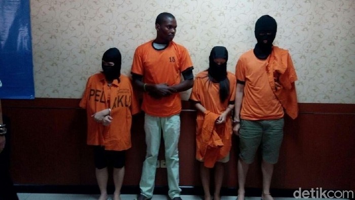 Modus Penyelundupan Sabu di Cengkareng: Disimpan di Buku-Kaos Kaki