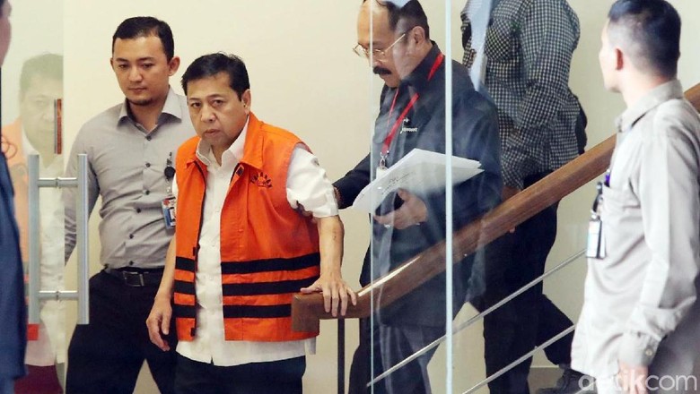 PPP Desak Golkar Kaji Posisi Novanto sebagai Ketua DPR PPP Desak Golkar Kaji Posisi Novanto sebagai Ketua DPR