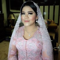 Banyak netizen memuji riasan yang digunakan Kahiyang karena sangat cocok dan bikin pangling. Foto: Instagram