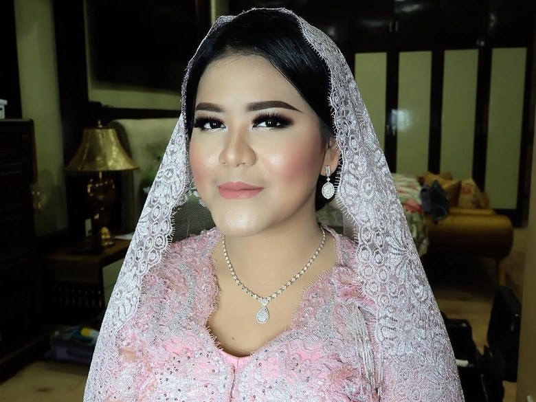 Dear Kahiyang, Dengar Nasihat Ruben Onsu Buat Acuhkan Netizen Julid Dear Kahiyang, Dengar Nasihat Ruben Onsu Buat Acuhkan Netizen Julid