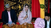 Kahiyang saat mengucapkan rasa syukurnya setelah menjadi boru Siregar. Semoga dapat saya amalkan marga Siregar ini, ucap Kahiyang. (Foto: Media Center Kahiyang-Bobby)
