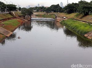 Terjatuh saat Main di Banjir Kanal Timur, Bocah 11 Tahun Tenggelam