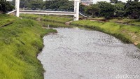 Air mengalir dengan lancar karena tak terhambat sampah.