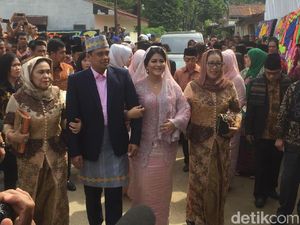 Horas! Senyum Kahiyang Putri Jokowi Jelang Diberi Marga Siregar