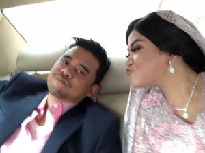 Bahagianya Kahiyang-Bobby Usai Adat Pemberian Marga Siregar