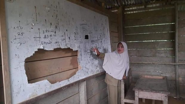 Bikin Prihatin! SD di Kampar Berlantai Tanah dan Beratap SengFoto: chaidir tanjung