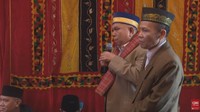 Tetua adat saat memberikan nasihat ke Kahiyang.