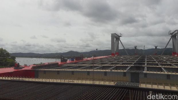 Menteri BUMN Tinjau Proyek Jembatan Holtekamp di Jayapura