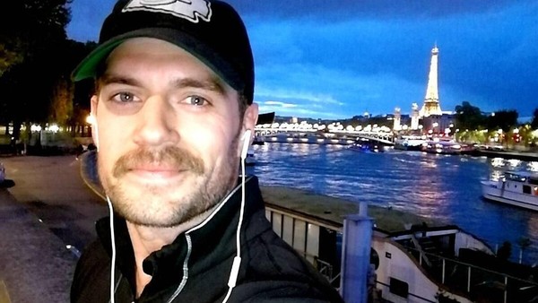 Aktor berbadan seksi yang dipercaya memerankan Superman ini ternyata suka traveling (henrycavil/Instagram) Aktor berbadan seksi yang dipercaya memerankan Superman ini ternyata suka traveling (henrycavil/Instagram)