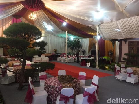 Suasana lokasi upacara adat pemberian marga untuk Kahiyang di Medan. 