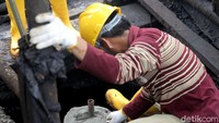 Penutupan sumur yang diserobot dan dikuasai oknum masyarakat tersebut dilakukan dengan penyegelan dan penyemenan. Berdasarkan pengamatan Detik.com, langkah penyegelan dan penyemenan berjalan lancar.