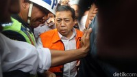 Meskipun diberondong pertanyaan wartawan, ia pun diam seribu bahasa.