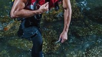 Para pemadam kebakaran yang kekar ini diprotret dengan gaya melakukan kegiatan outdoor (Fire Department of New Taipei City)