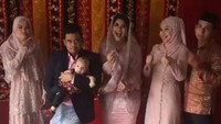 Ekspresi kebahagiaan Kahiyang, Bobby dan keluarga usai acara pemberian marga (Instagram Kahiyang)