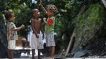 Keceriaan Anak-anak Desa Asei di Papua