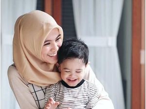Cara Menarik Alyssa Soebandono Ajak Anak Makan Bersama Keluarga