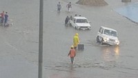 Total 481 orang yang terjebak banjir berhasil diselamatkan di Makkah, Madinah, Tabuk dan Al-Jouf. Foto: Saudi Gazette